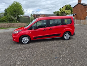 Used Ford Grand Tourneo Connect 2017 for sale - 78641309: Photo