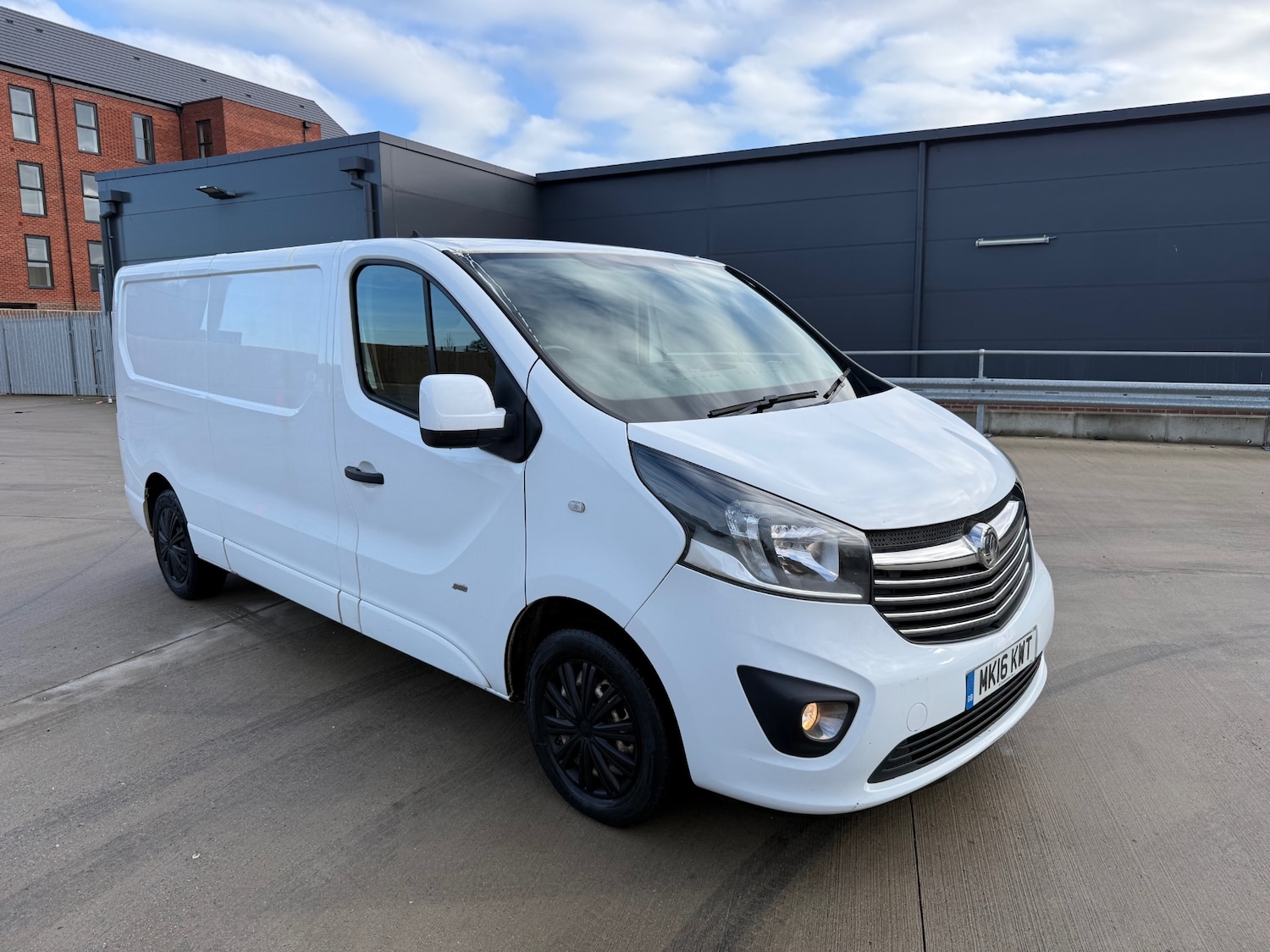 Used Vauxhall Vivaro 2016 for sale - 77354080: Photo 2