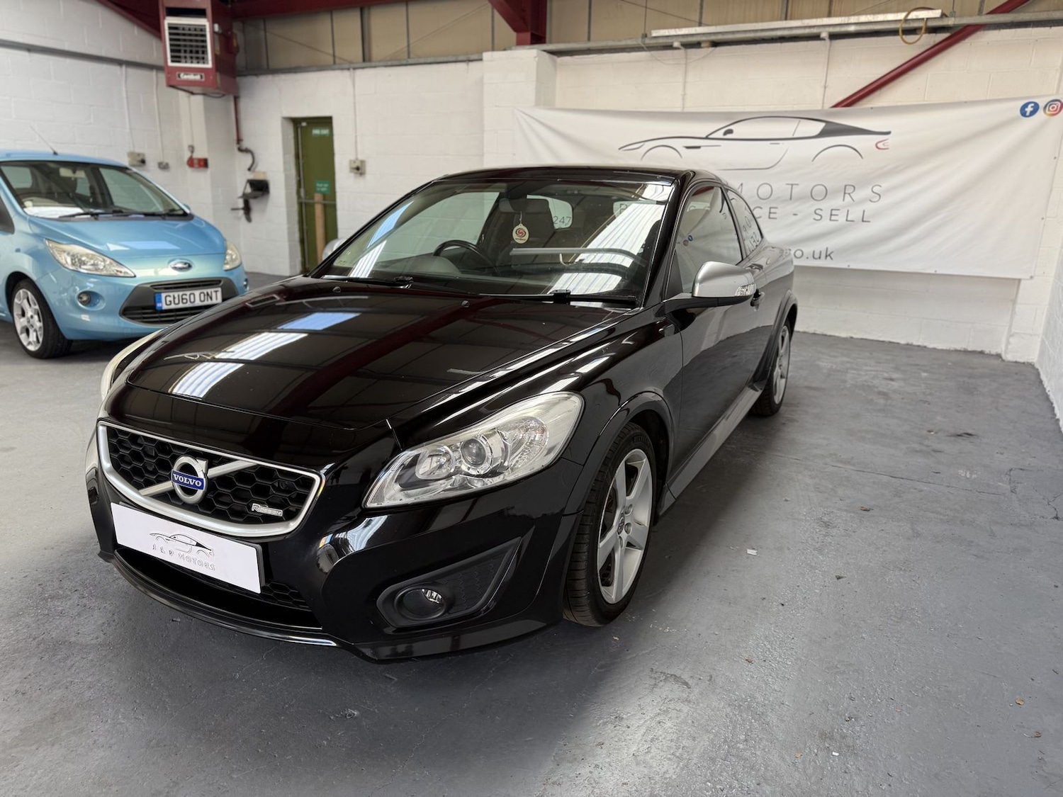 Used Volvo C30 2011 for sale - 76142690: Photo 2