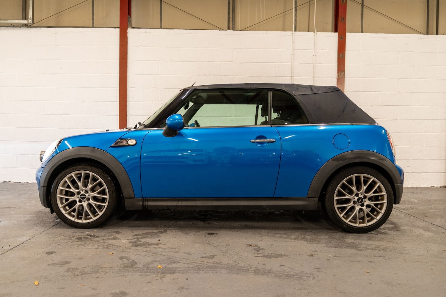 Used MINI Convertible 2010 for sale - 76635914: Photo 3