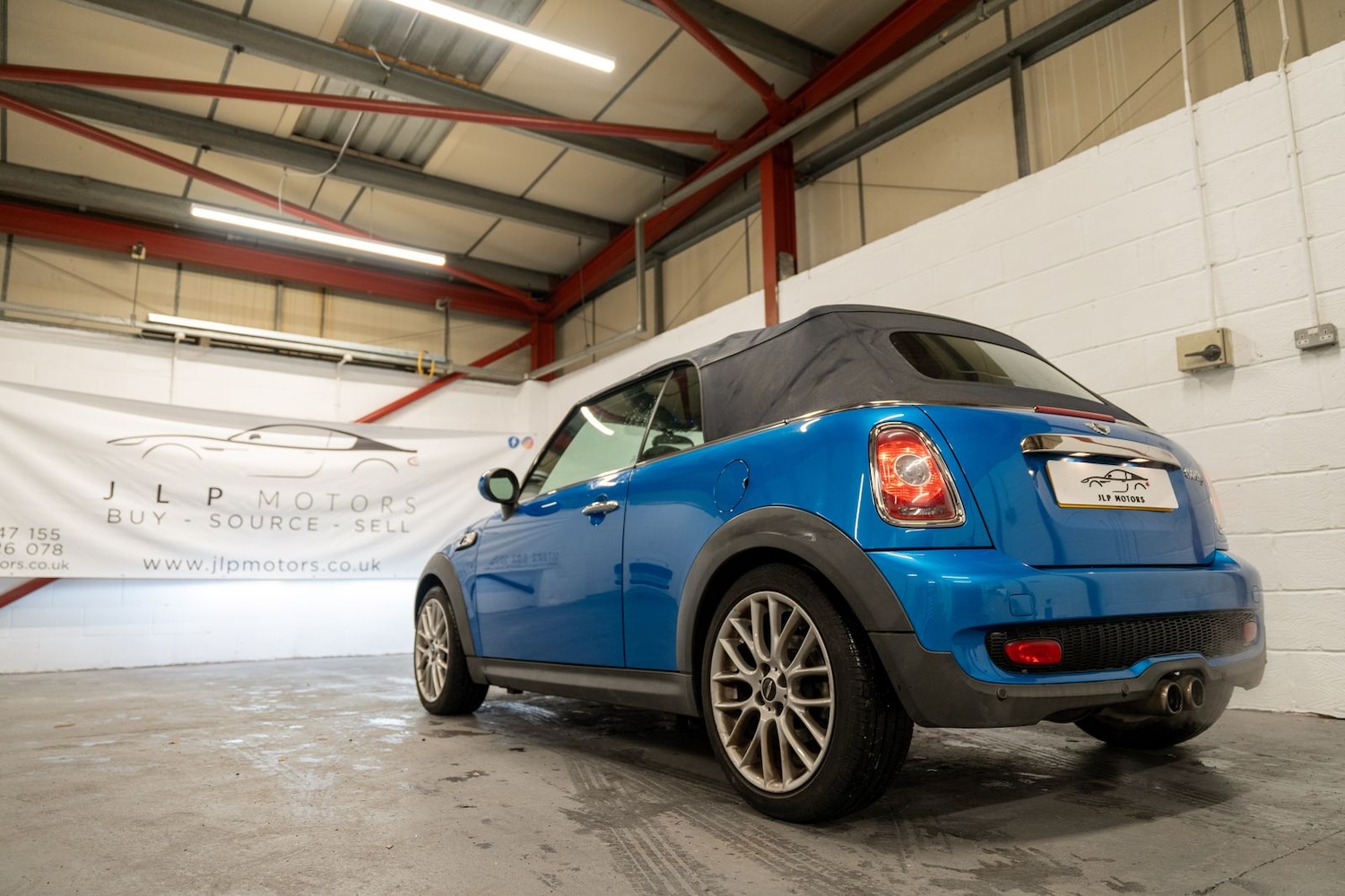 Used MINI Convertible 2010 for sale - 76635914: Photo 5