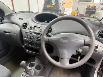 Used Toyota Yaris 2001 for sale - 75919524: Photo