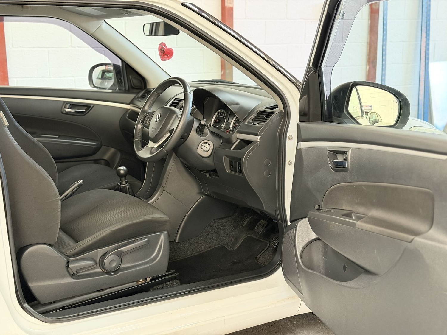 Used Suzuki Swift 2012 for sale - 77360669: Photo 4