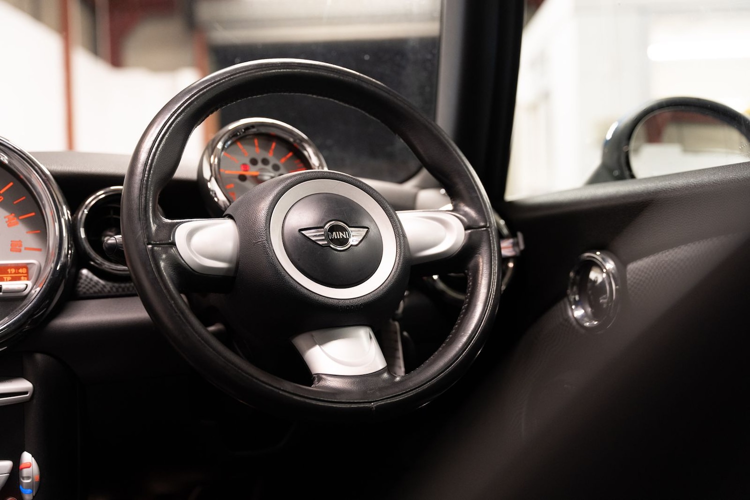 Used MINI Convertible 2010 for sale - 77269431: Photo 39