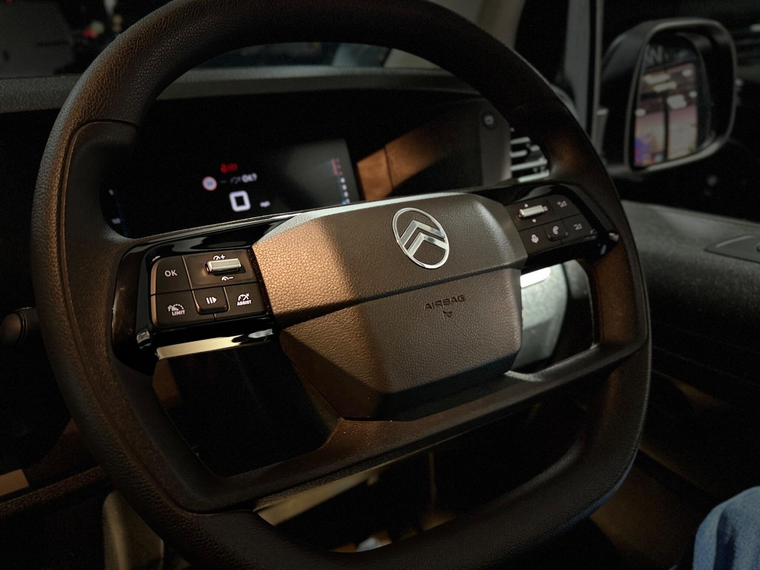 Used Citroen Dispatch 2024 for sale - 76714182: Photo 42