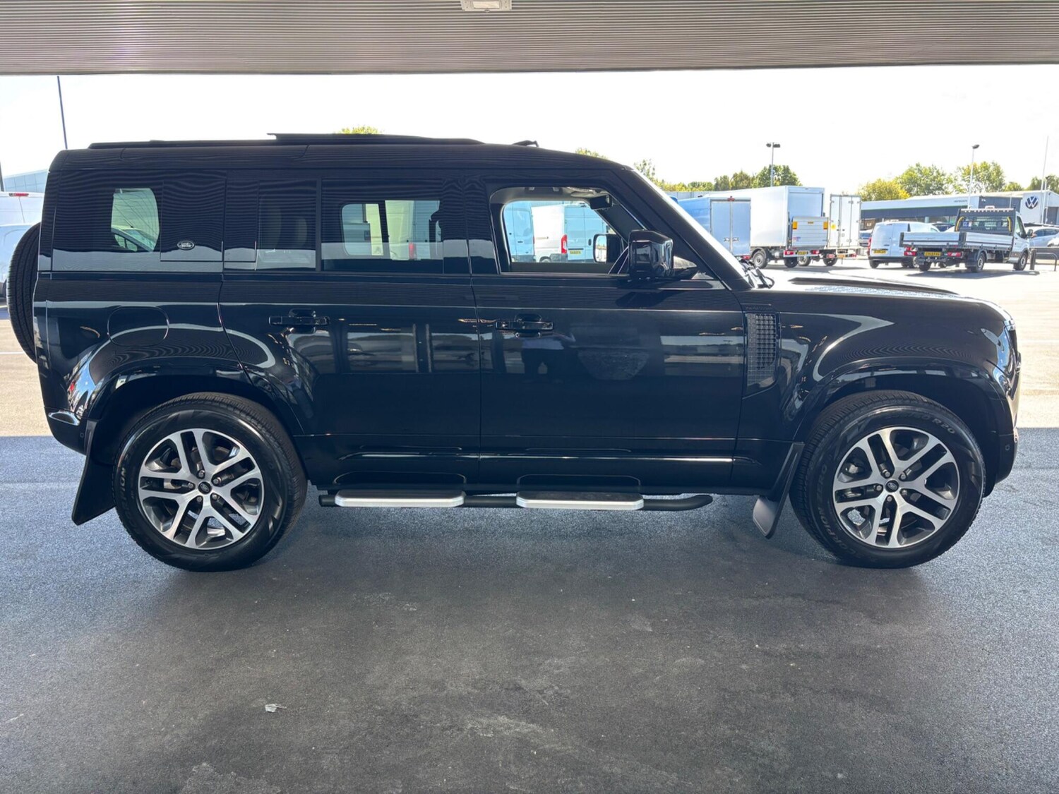 Used Land Rover Defender 110 2024 for sale - 76032346: Photo 14