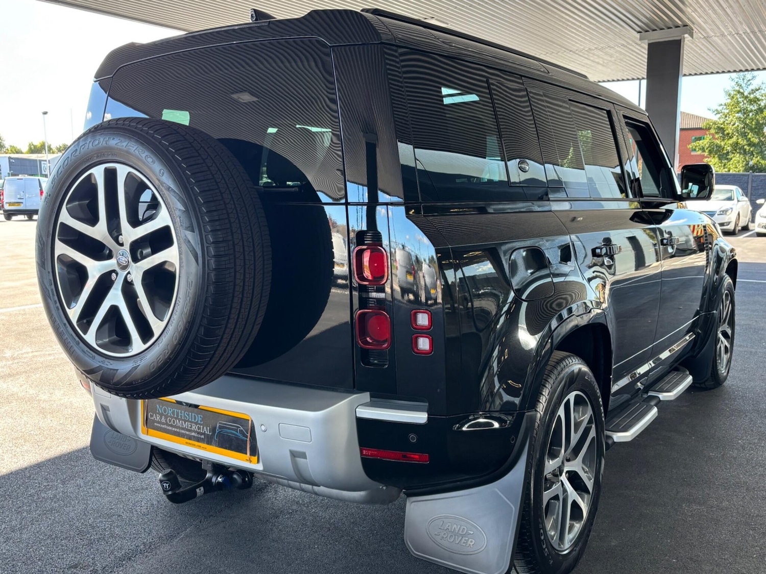 Used Land Rover Defender 110 2024 for sale - 76032346: Photo 15