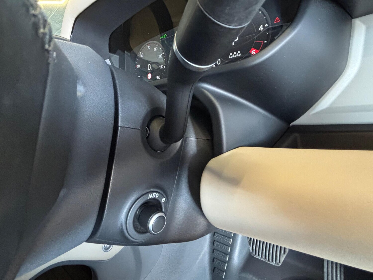 Used Land Rover Defender 110 2024 for sale - 76032346: Photo 23