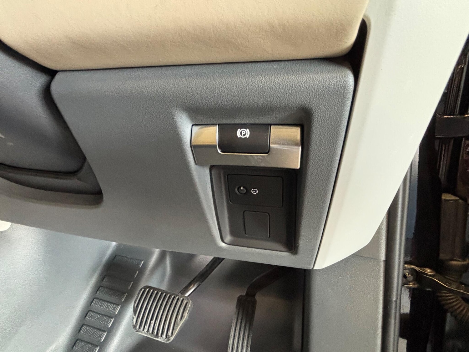 Used Land Rover Defender 110 2024 for sale - 76032346: Photo 24