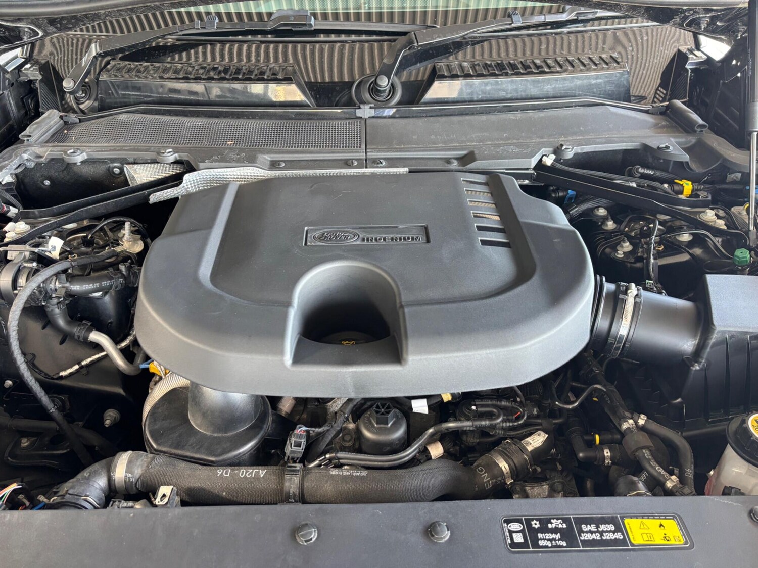 Used Land Rover Defender 110 2024 for sale - 76032346: Photo 32