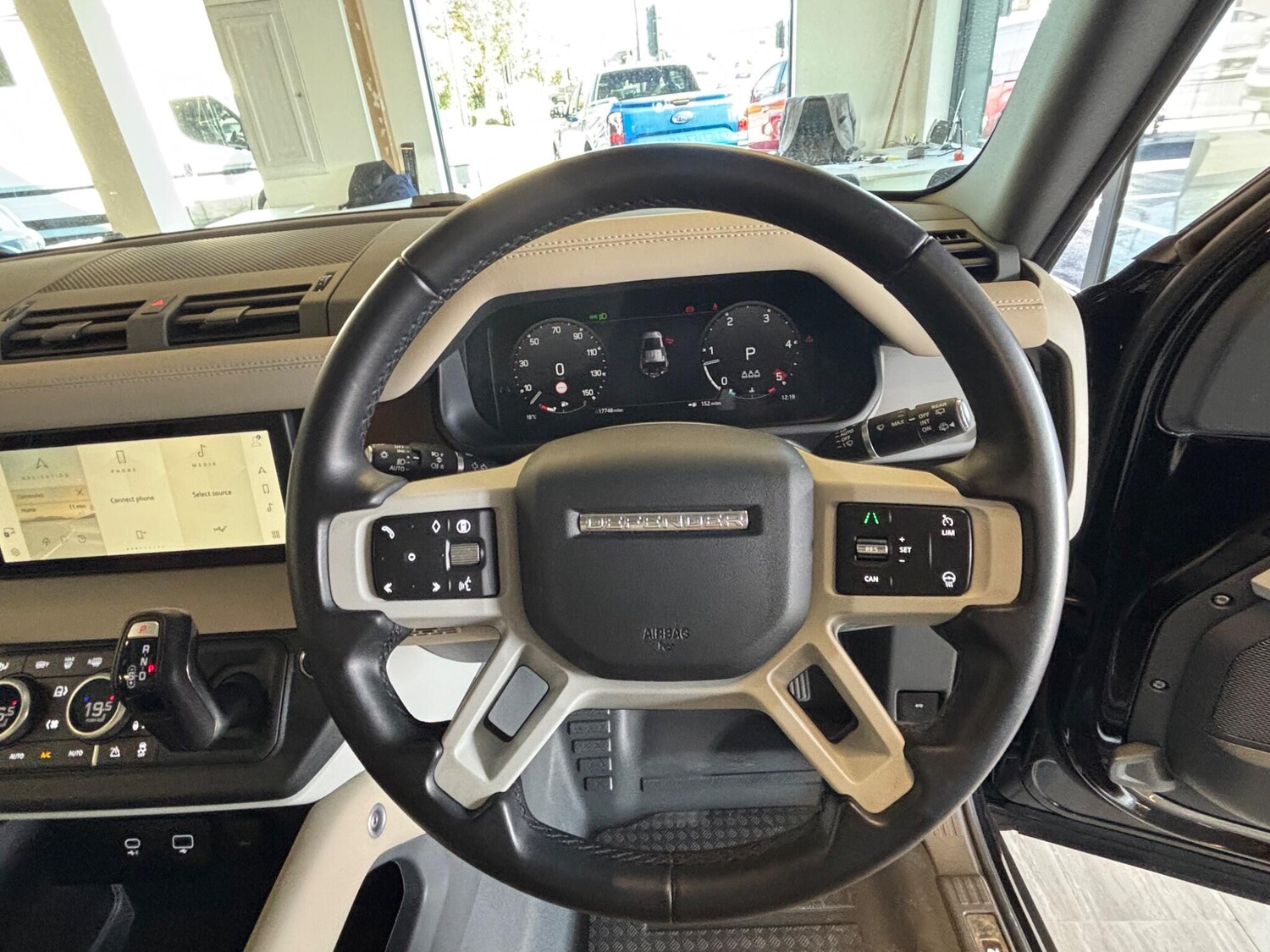 Used Land Rover Defender 110 2024 for sale - 76032346: Photo 40