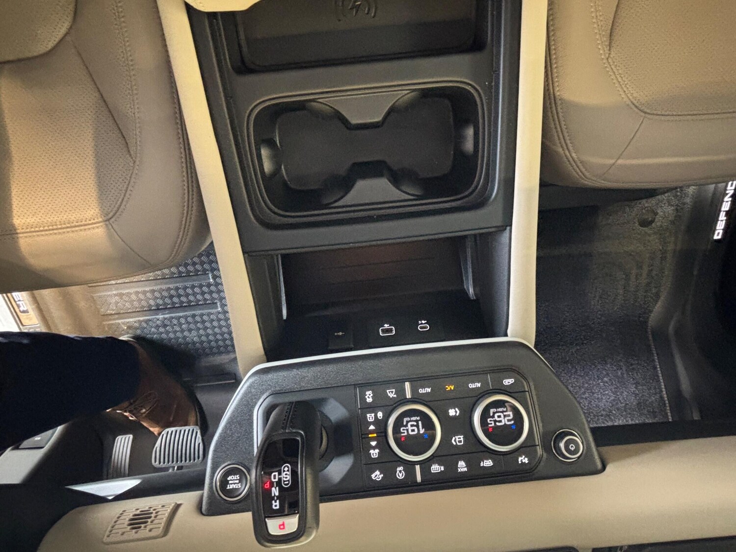Used Land Rover Defender 110 2024 for sale - 76032346: Photo 49