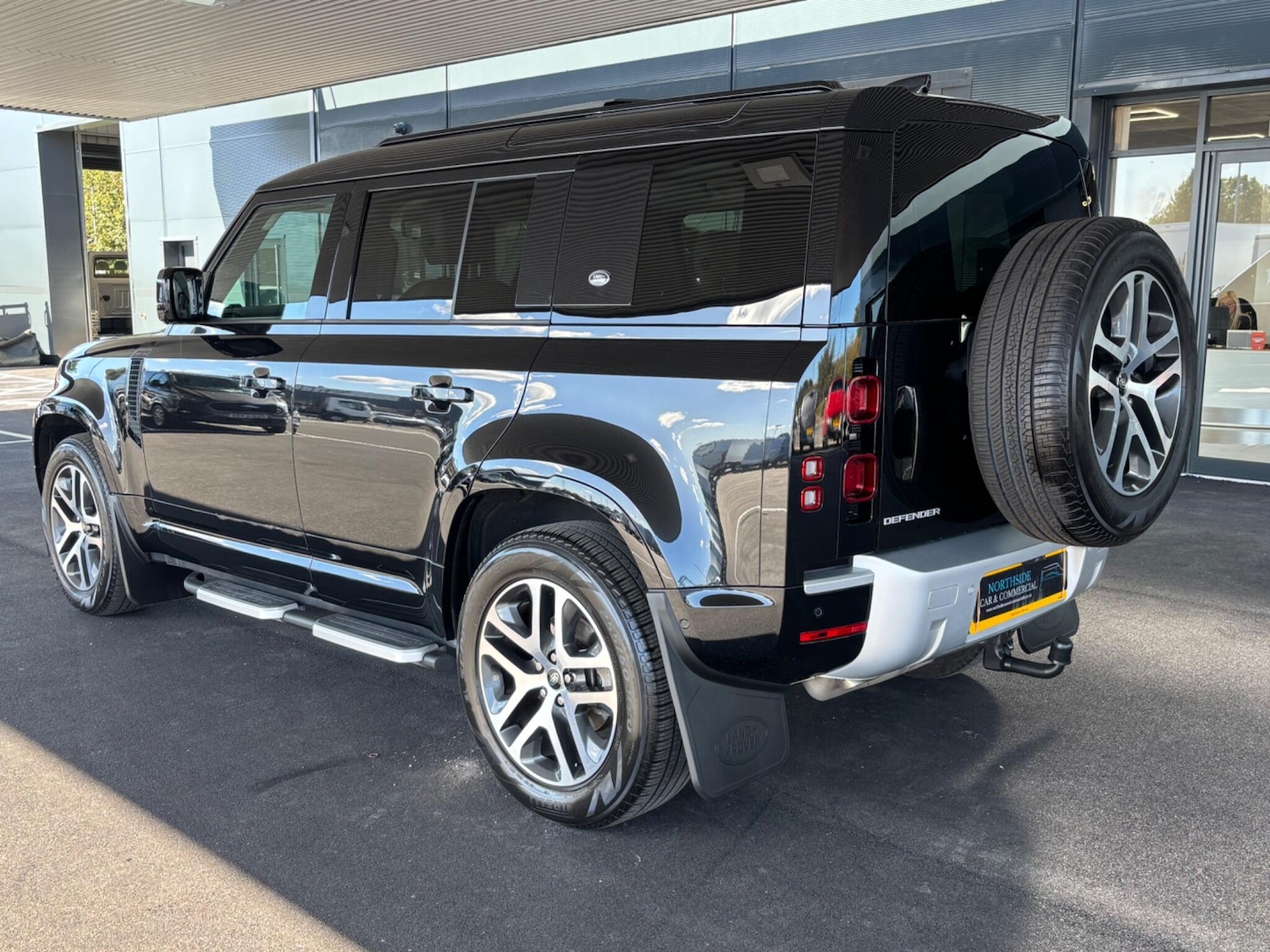 Used Land Rover Defender 110 2024 for sale - 76032346: Photo 5