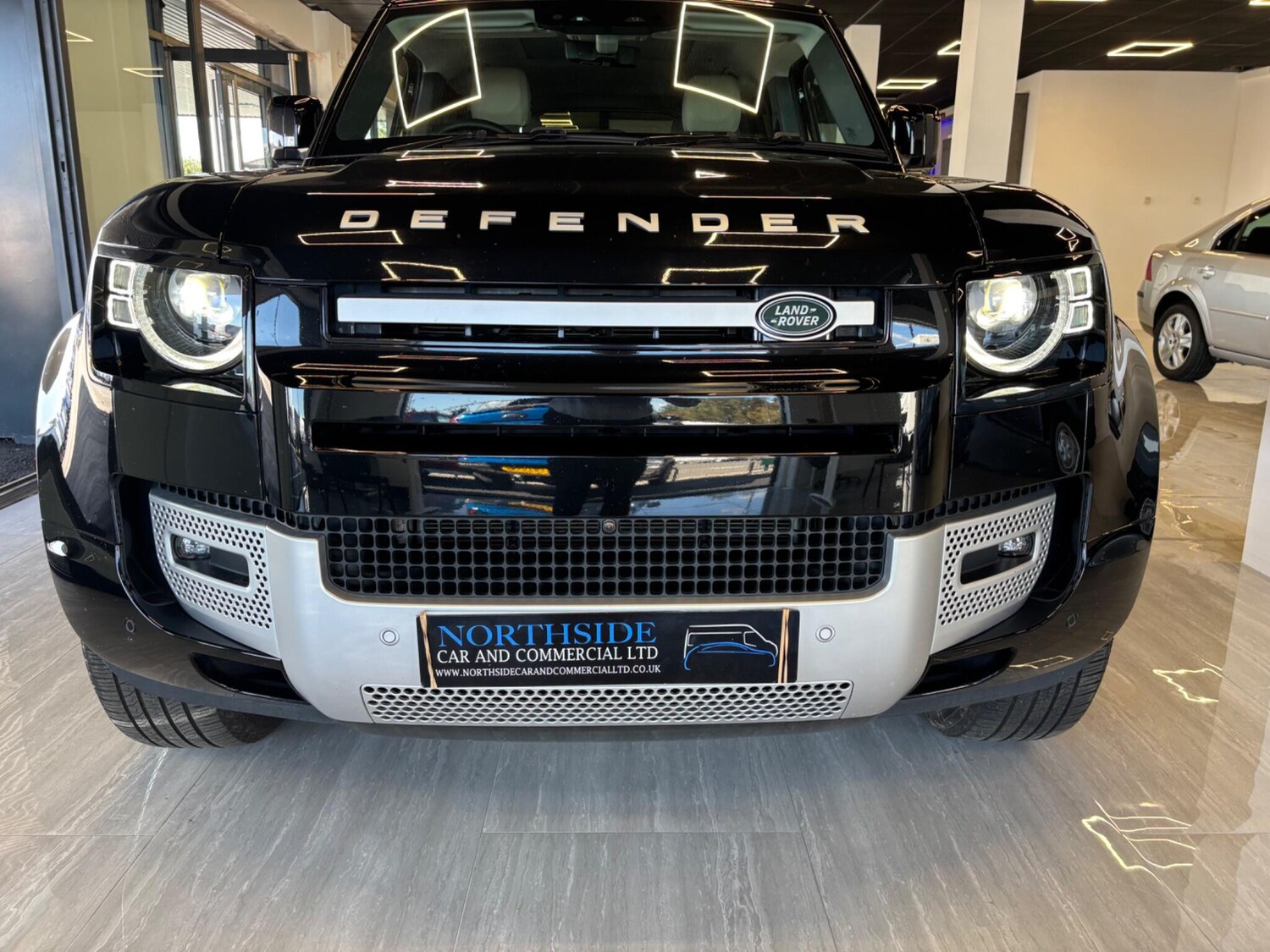 Used Land Rover Defender 110 2024 for sale - 76032346: Photo 8