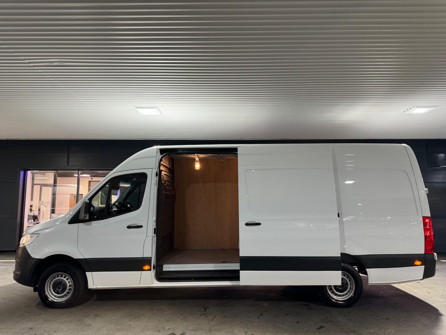 Used Mercedes-Benz Sprinter 2025 for sale - 77560016: Photo 16