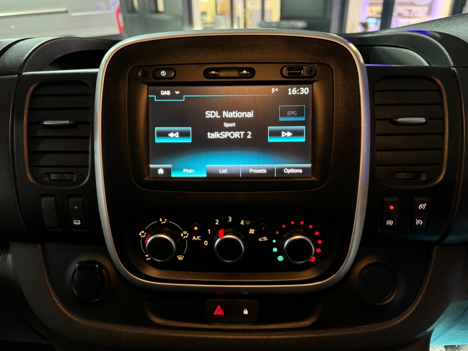 Used Renault Trafic 2021 for sale - 77344438: Photo 40