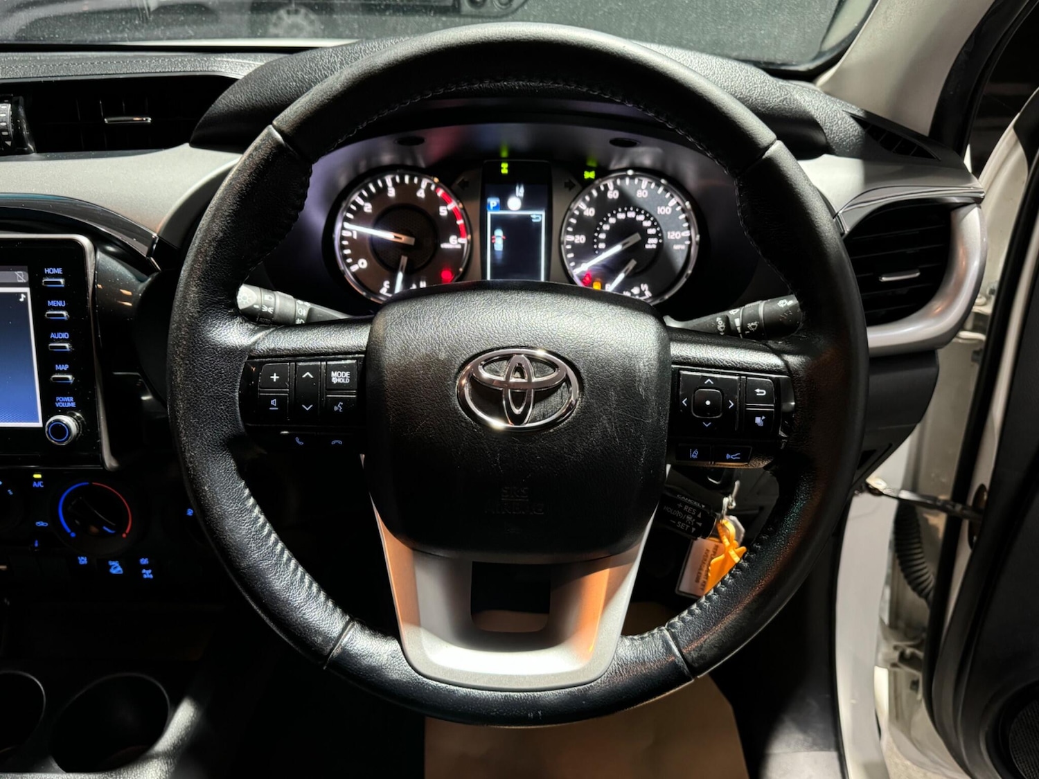 Used Toyota Hilux 2021 for sale - 76645740: Photo 38