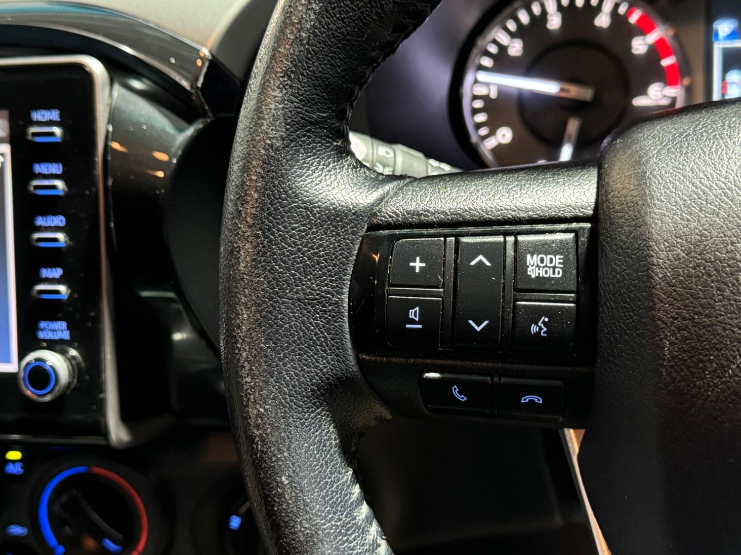 Used Toyota Hilux 2021 for sale - 76645740: Photo 40