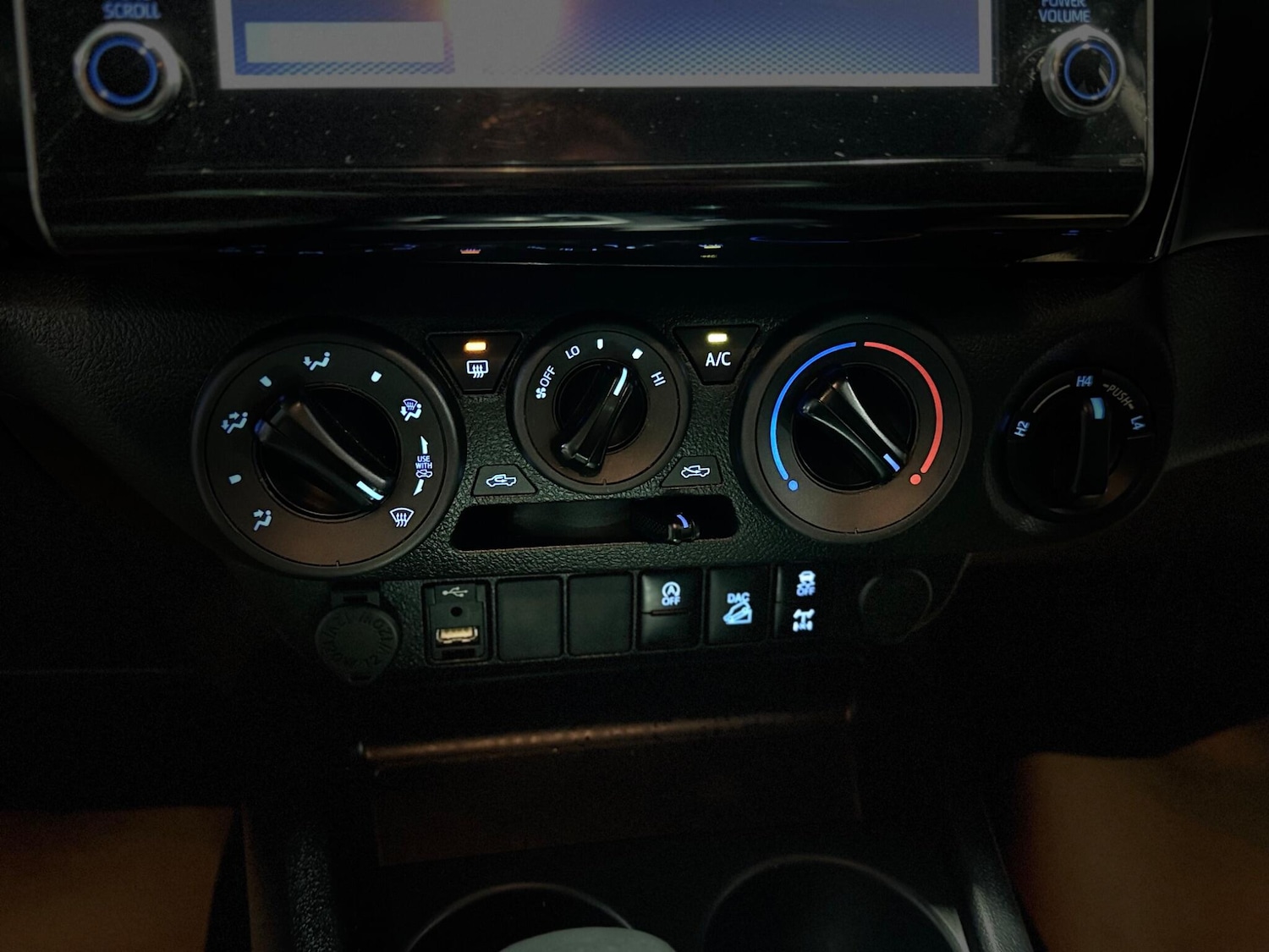 Used Toyota Hilux 2021 for sale - 76645740: Photo 50