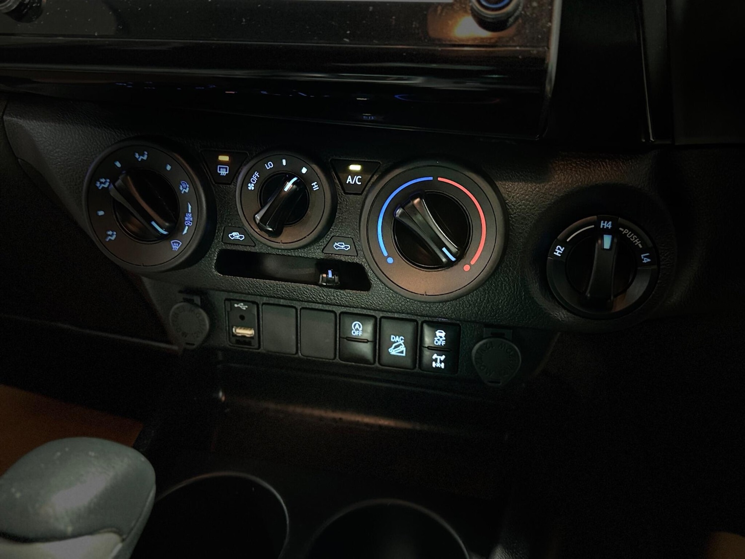 Used Toyota Hilux 2021 for sale - 76645740: Photo 51