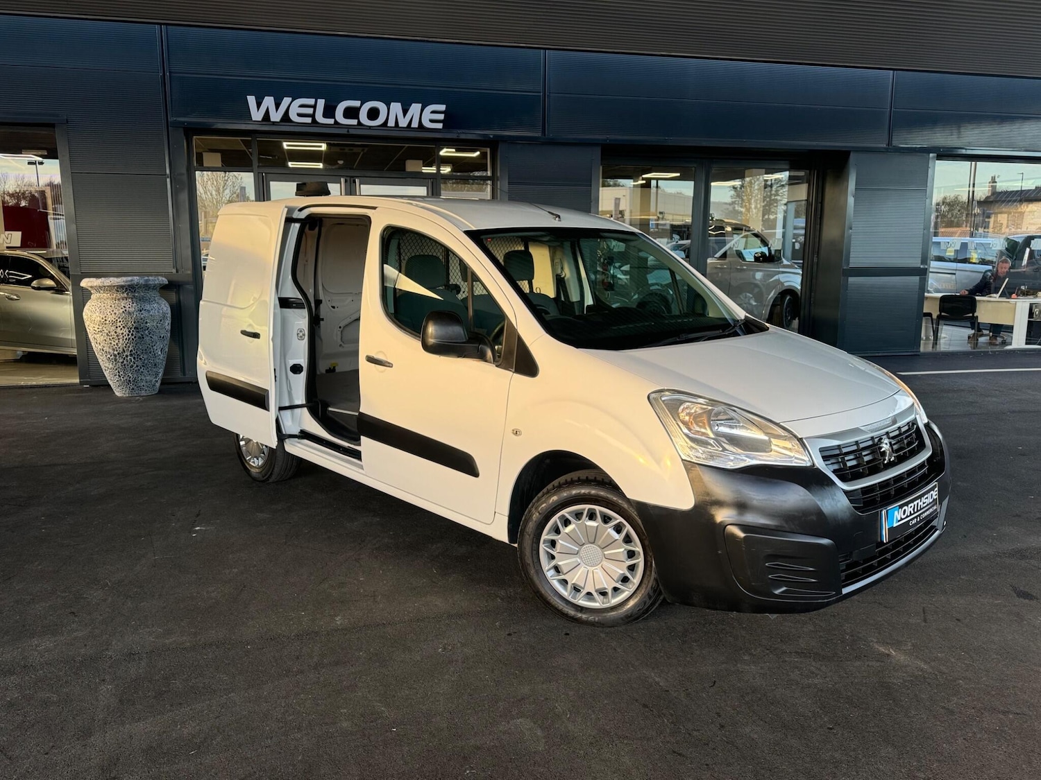 Used Peugeot Partner 2015 for sale - 76688683: Photo 11