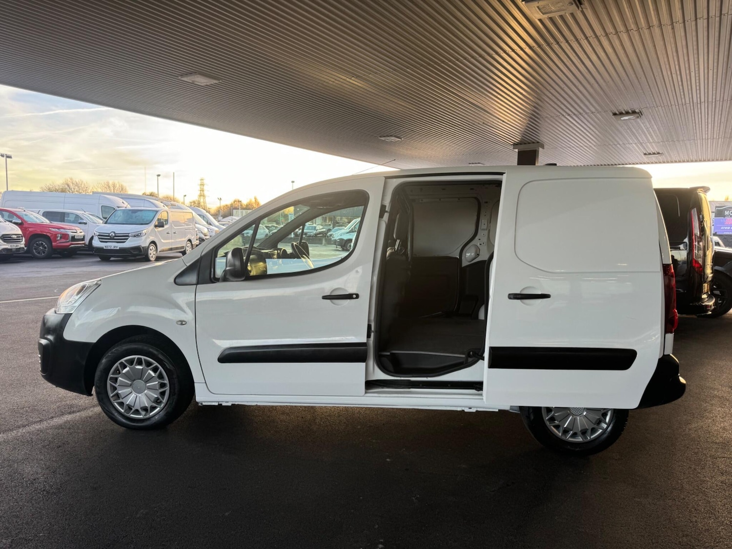 Used Peugeot Partner 2015 for sale - 76688683: Photo 15