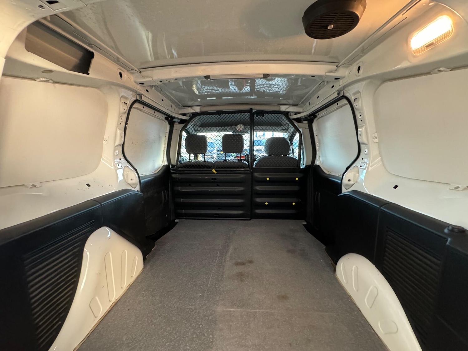 Used Peugeot Partner 2015 for sale - 76688683: Photo 17