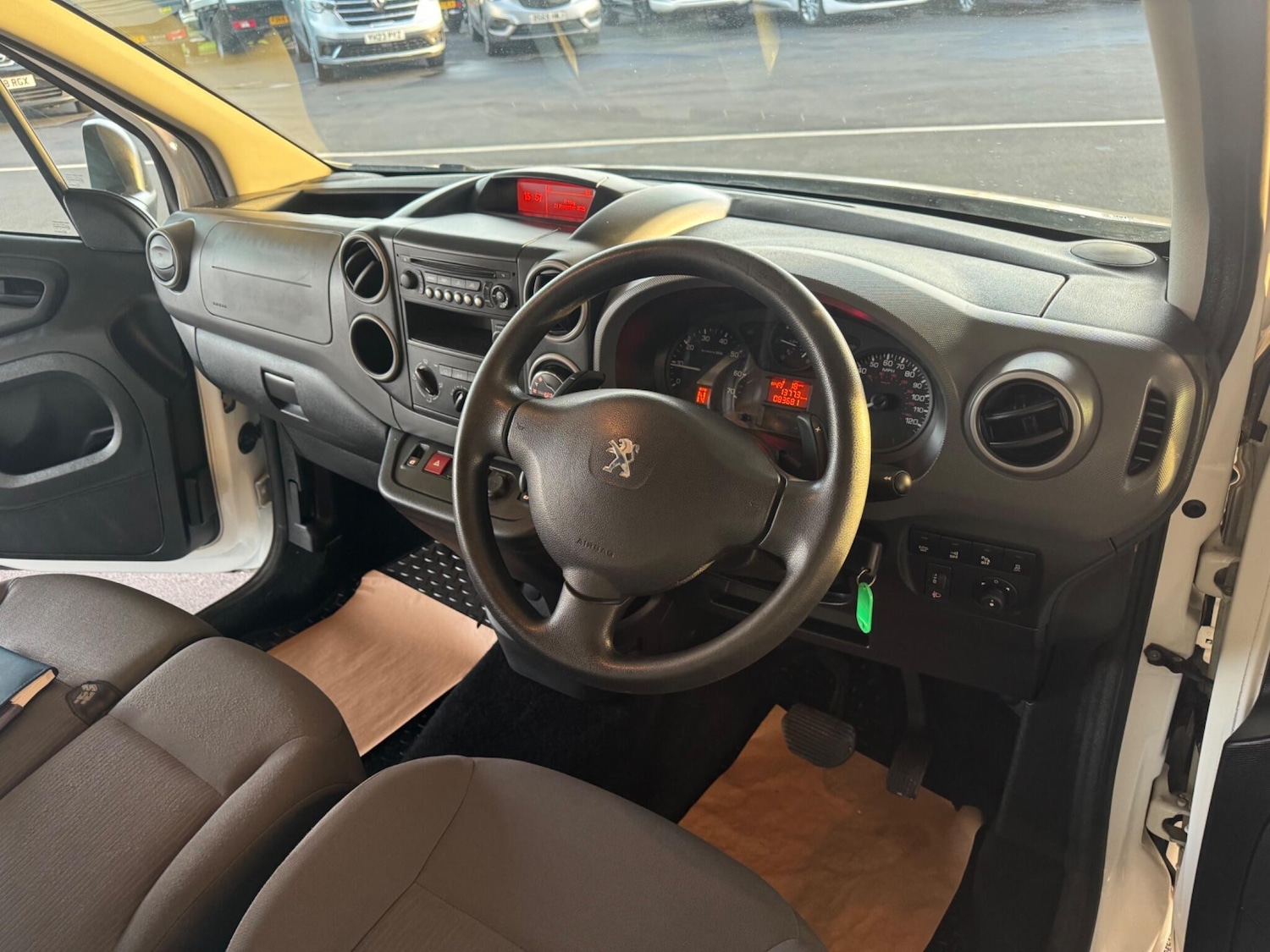 Used Peugeot Partner 2015 for sale - 76688683: Photo 28