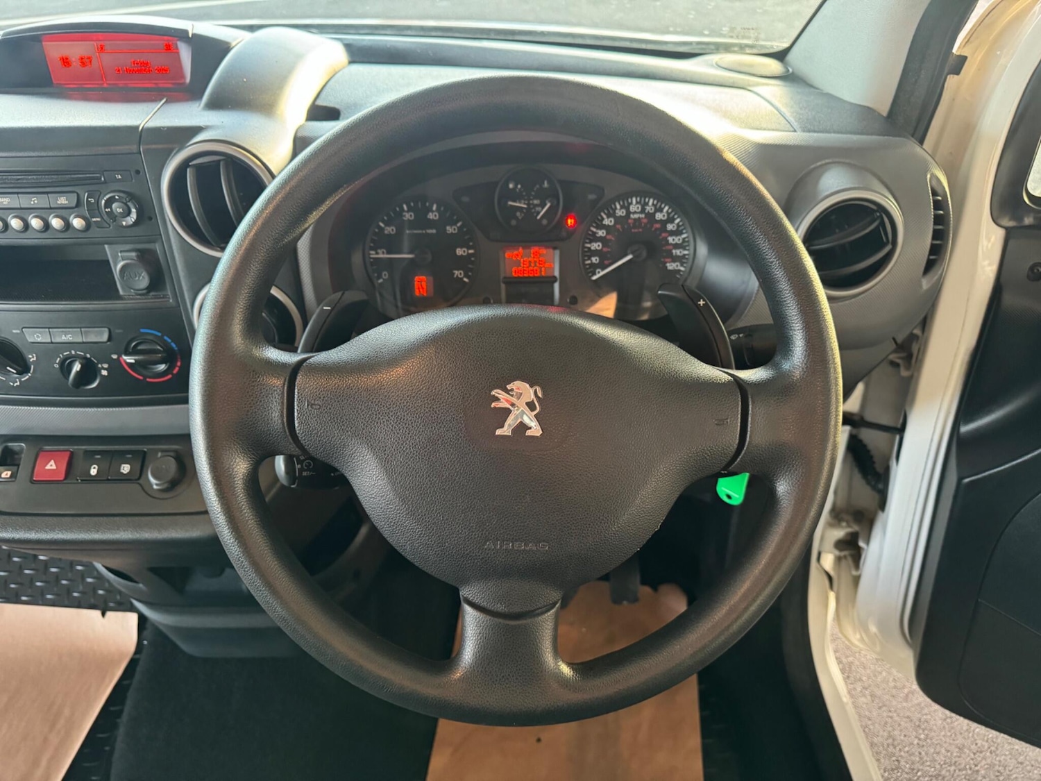 Used Peugeot Partner 2015 for sale - 76688683: Photo 29