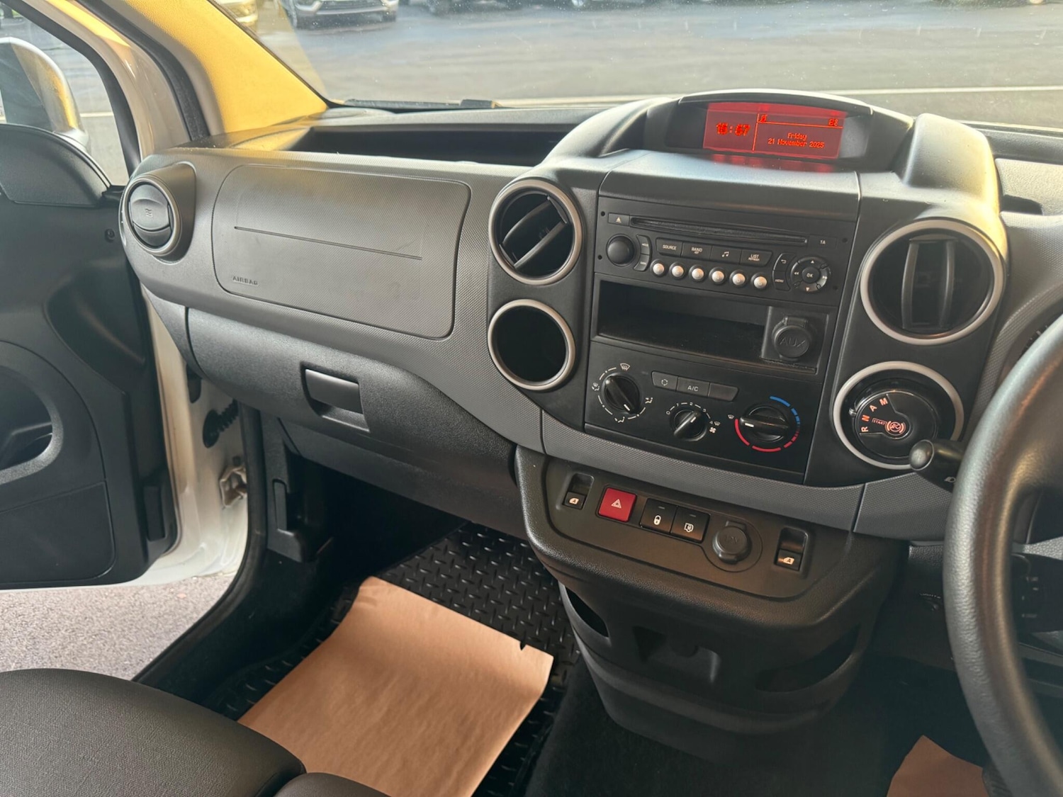 Used Peugeot Partner 2015 for sale - 76688683: Photo 34