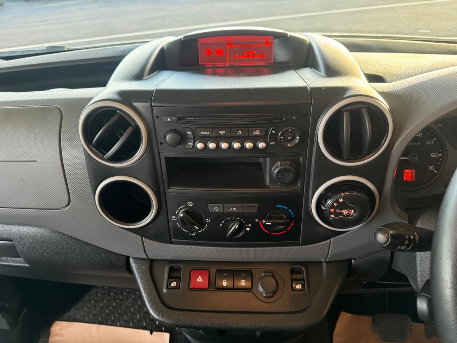 Used Peugeot Partner 2015 for sale - 76688683: Photo 35