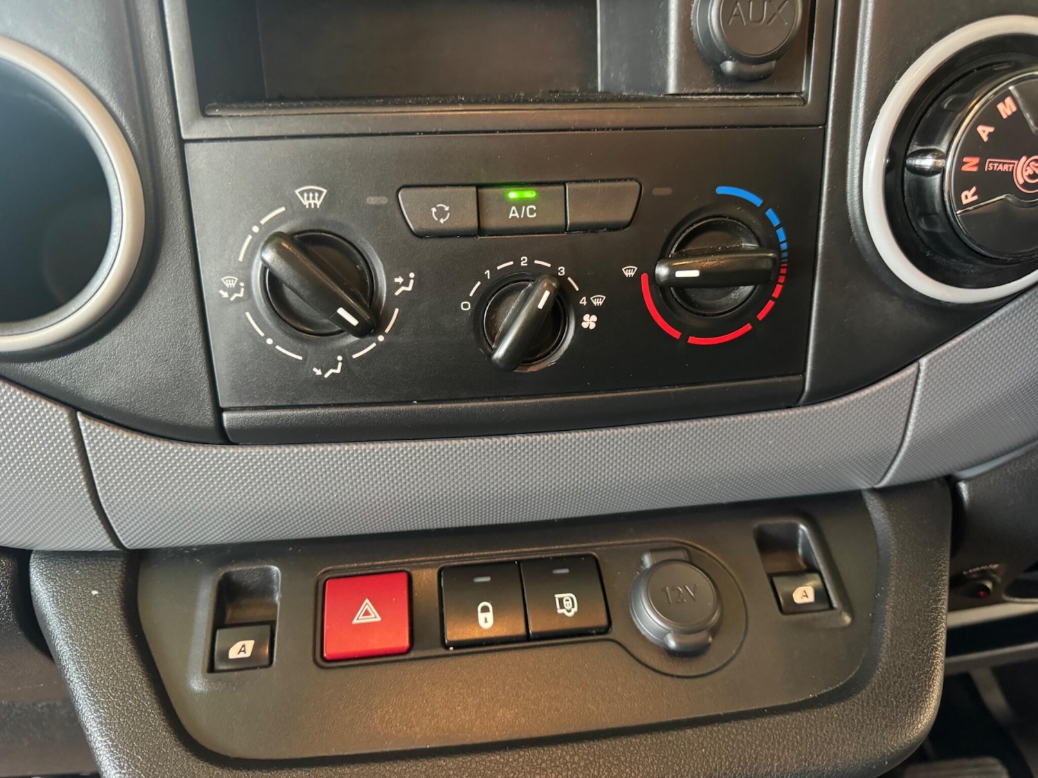 Used Peugeot Partner 2015 for sale - 76688683: Photo 40