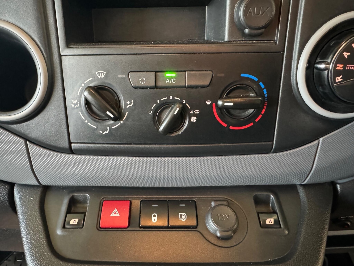 Used Peugeot Partner 2015 for sale - 76688683: Photo 41