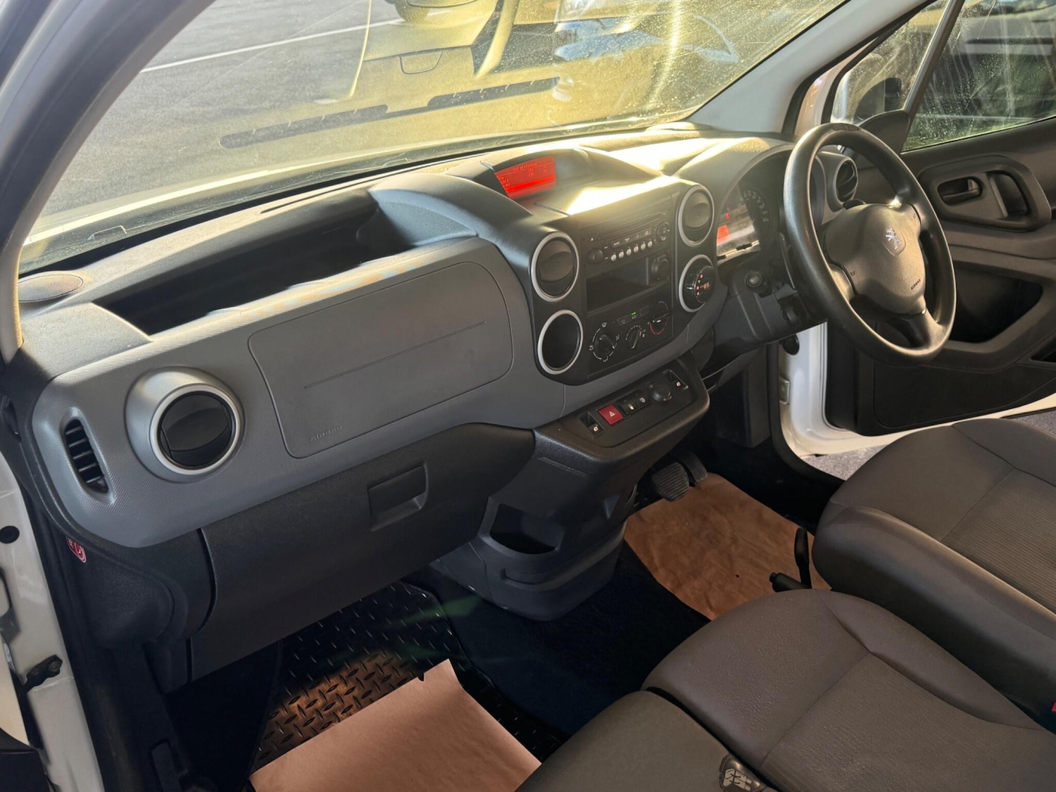 Used Peugeot Partner 2015 for sale - 76688683: Photo 43