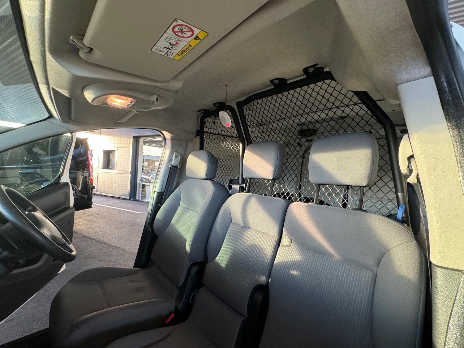 Used Peugeot Partner 2015 for sale - 76688683: Photo 45