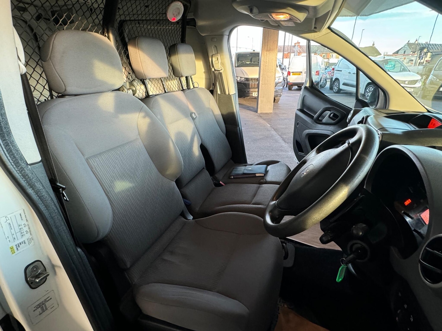 Used Peugeot Partner 2015 for sale - 76688683: Photo 48