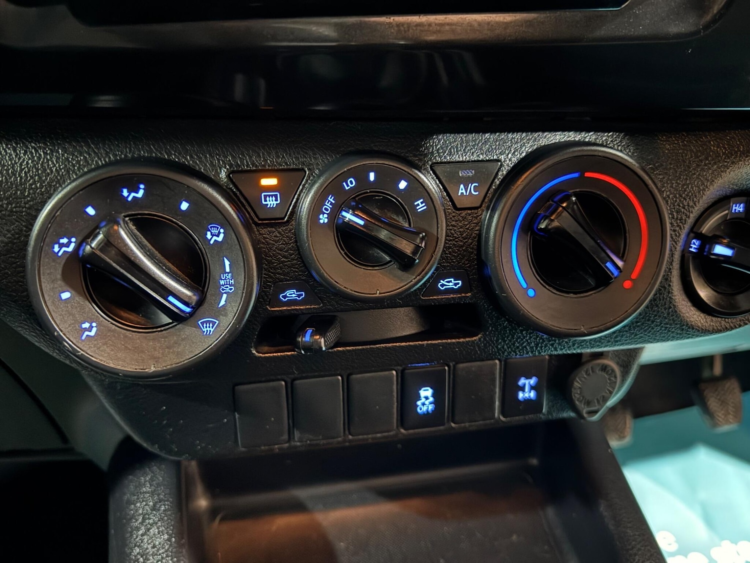 Used Toyota Hilux 2020 for sale - 77626166: Photo 36