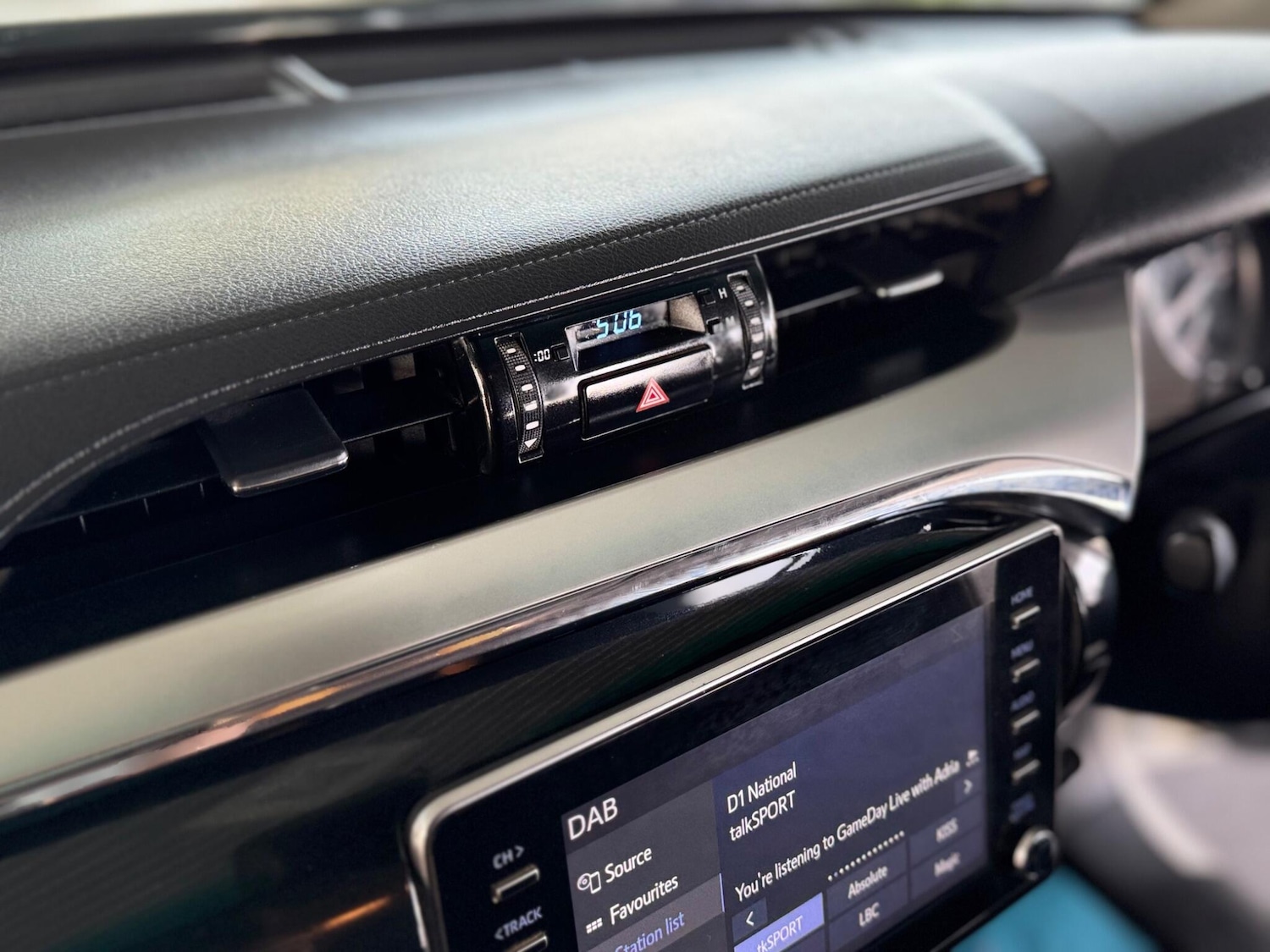 Used Toyota Hilux 2021 for sale - 77993324: Photo 51