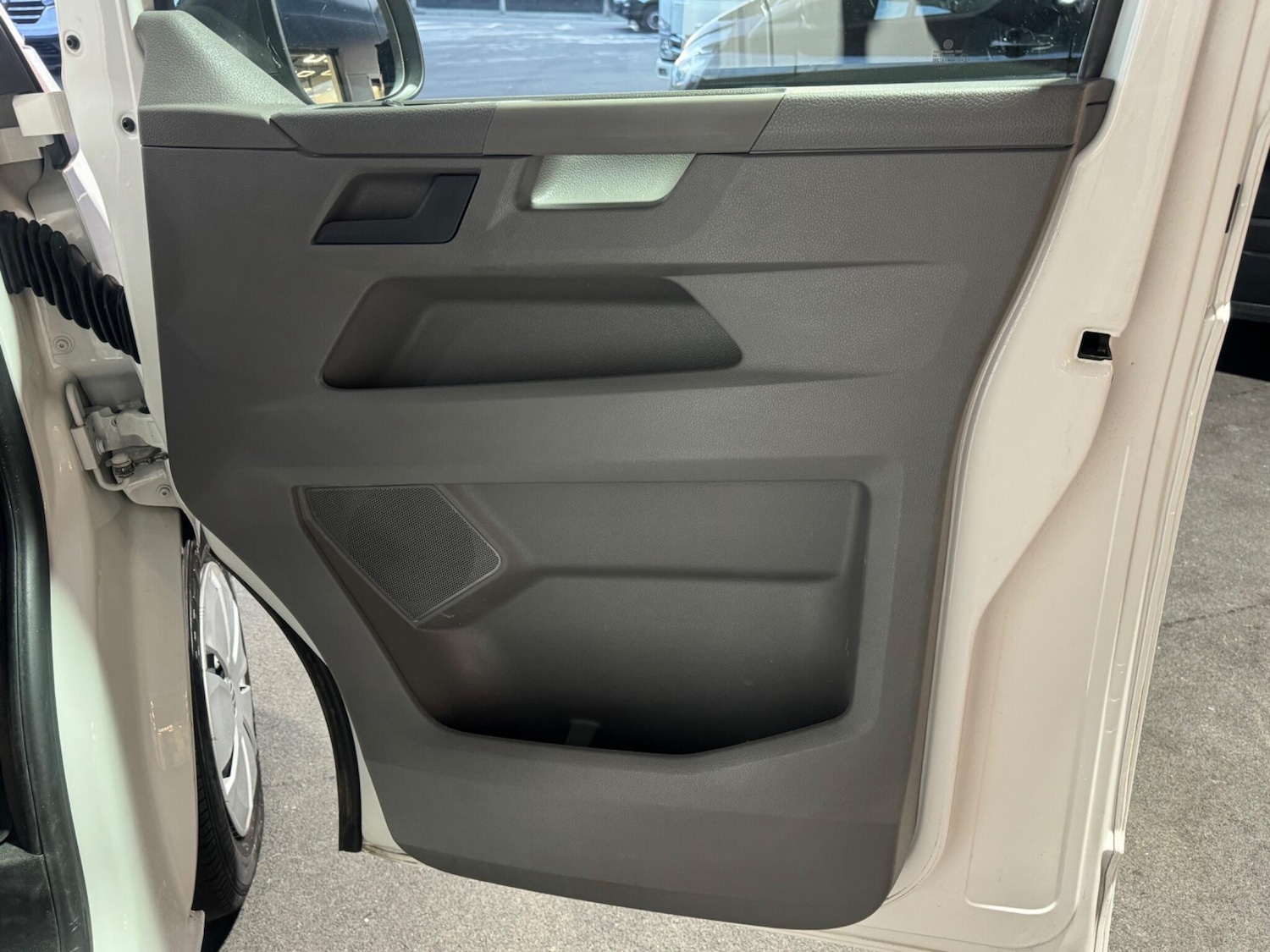 Used Volkswagen Transporter 2023 for sale - 76658857: Photo 28