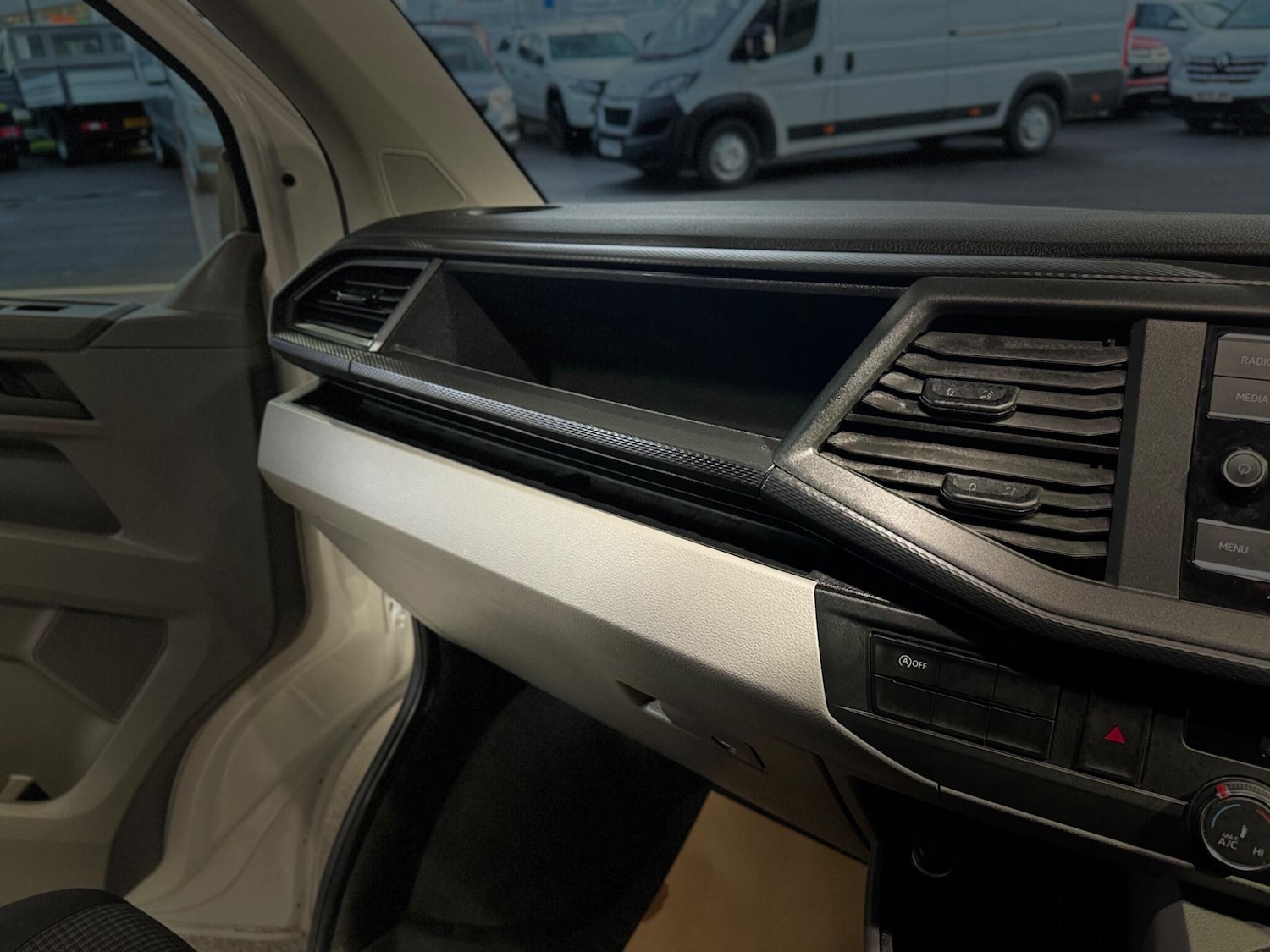 Used Volkswagen Transporter 2023 for sale - 76658857: Photo 50