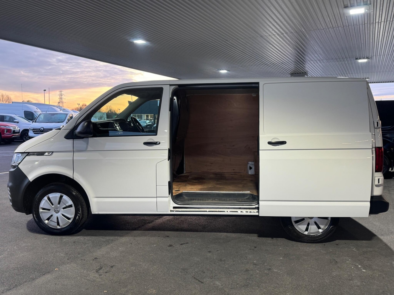 Used Volkswagen Transporter 2023 for sale - 76658857: Photo 6