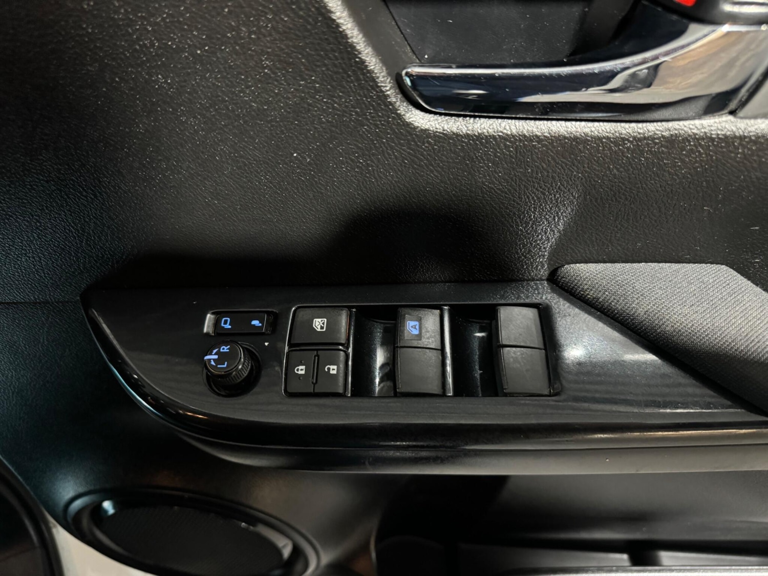 Used Toyota Hilux 2023 for sale - 77509821: Photo 32