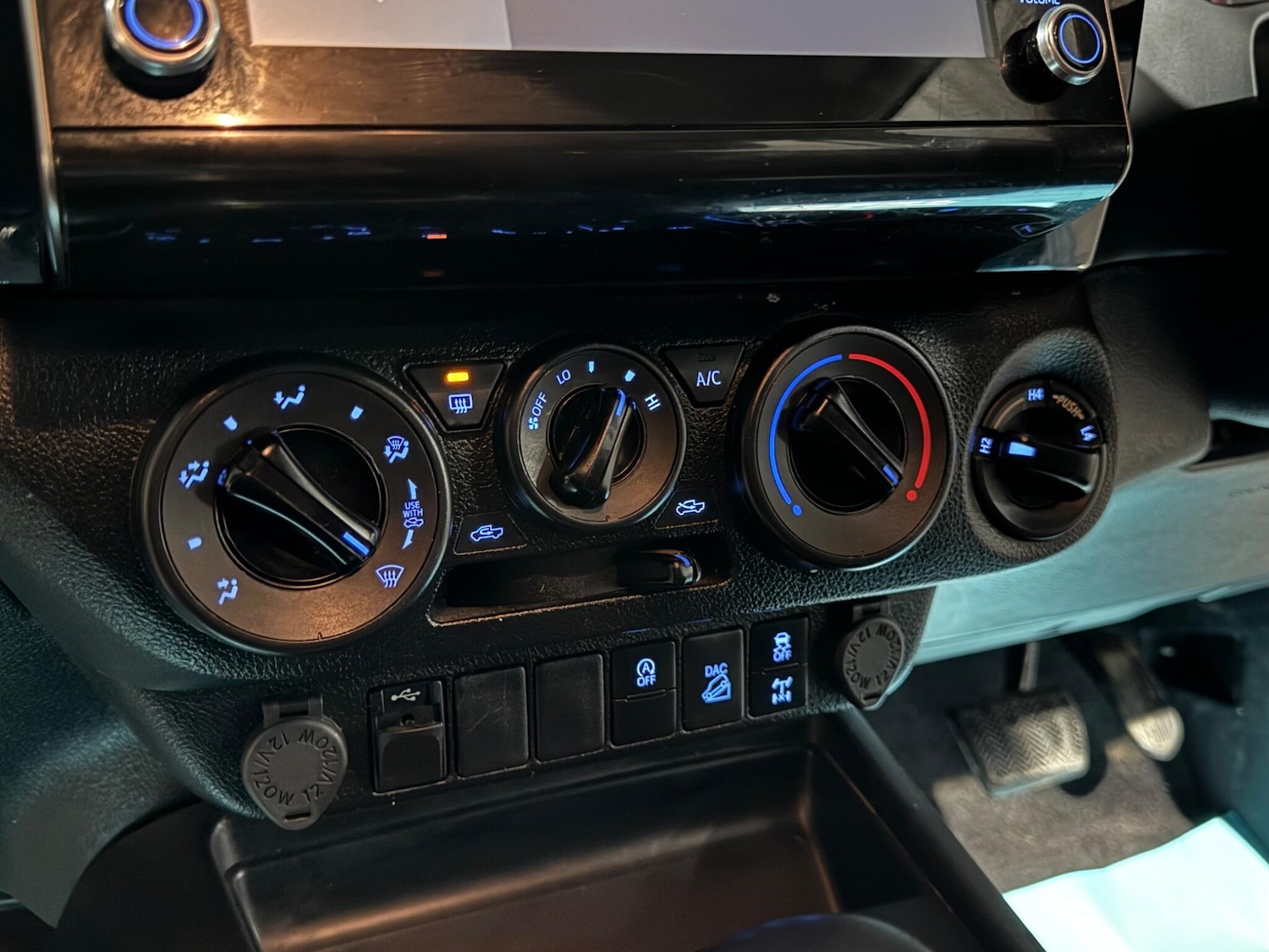 Used Toyota Hilux 2023 for sale - 77509821: Photo 46