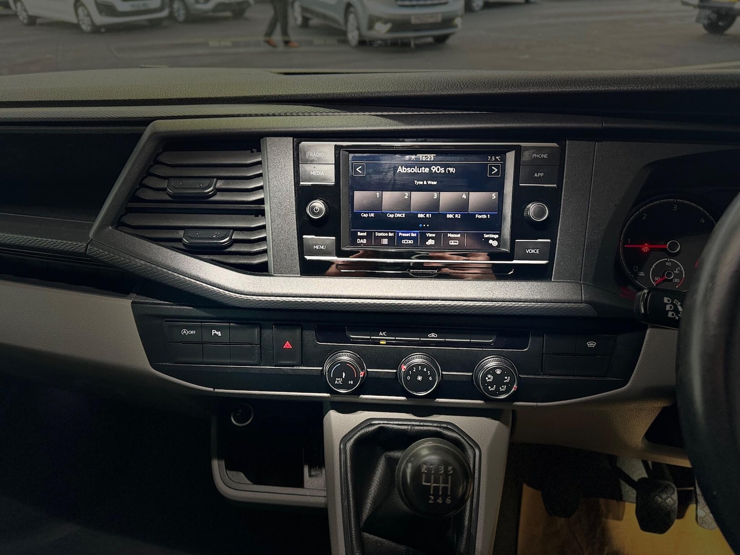 Used Volkswagen Transporter 2021 for sale - 76714403: Photo 48