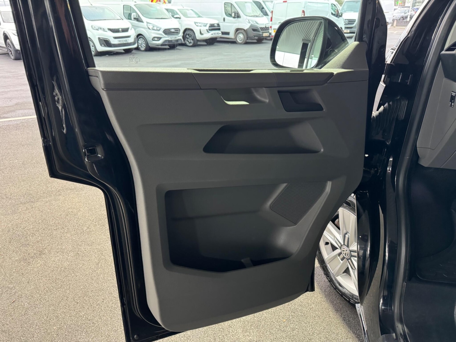 Used Volkswagen Transporter 2021 for sale - 76714403: Photo 63