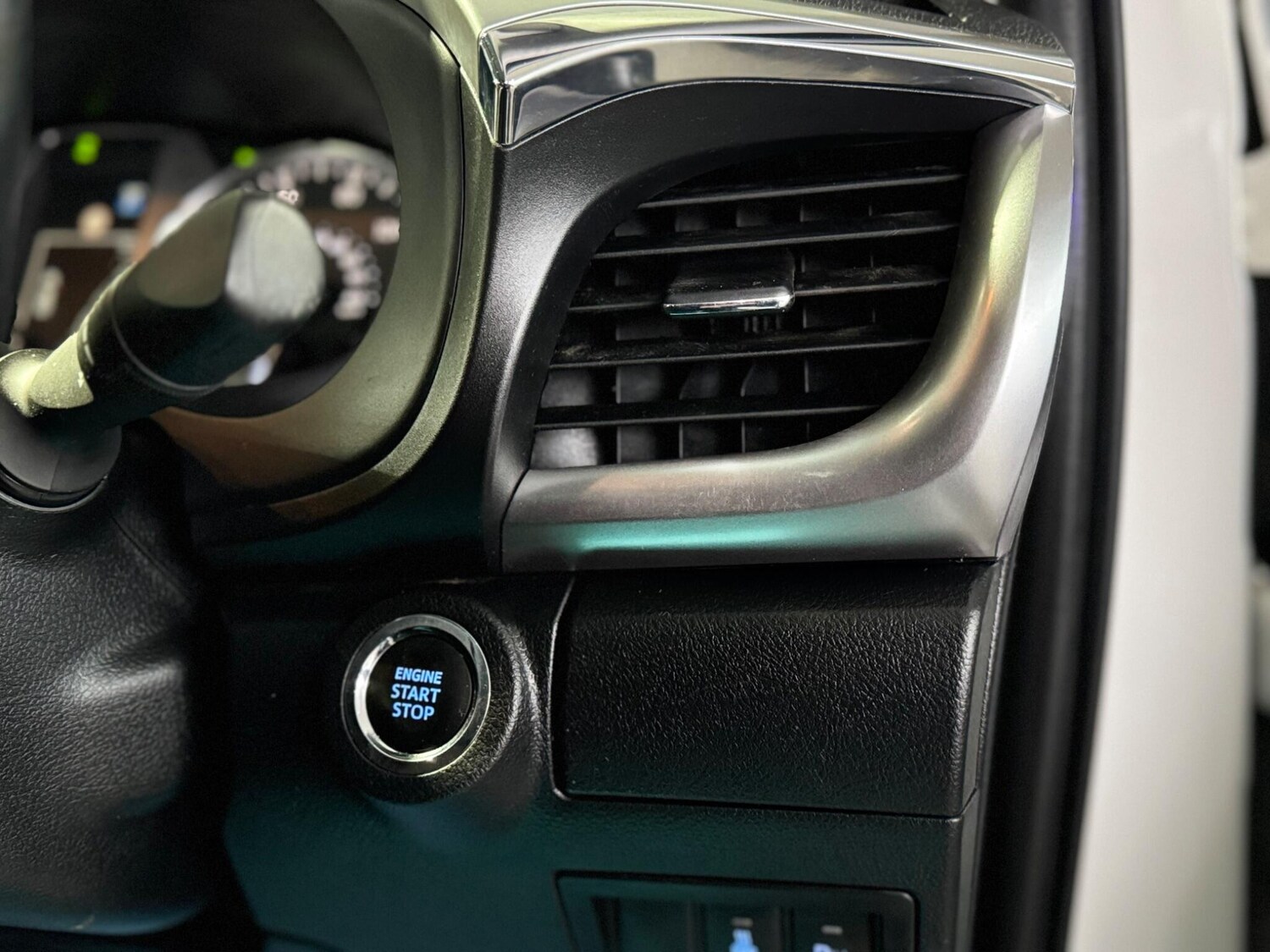 Used Toyota Hilux 2023 for sale - 77386355: Photo 47