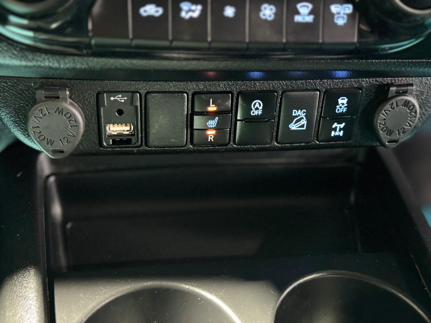 Used Toyota Hilux 2023 for sale - 77386355: Photo 55