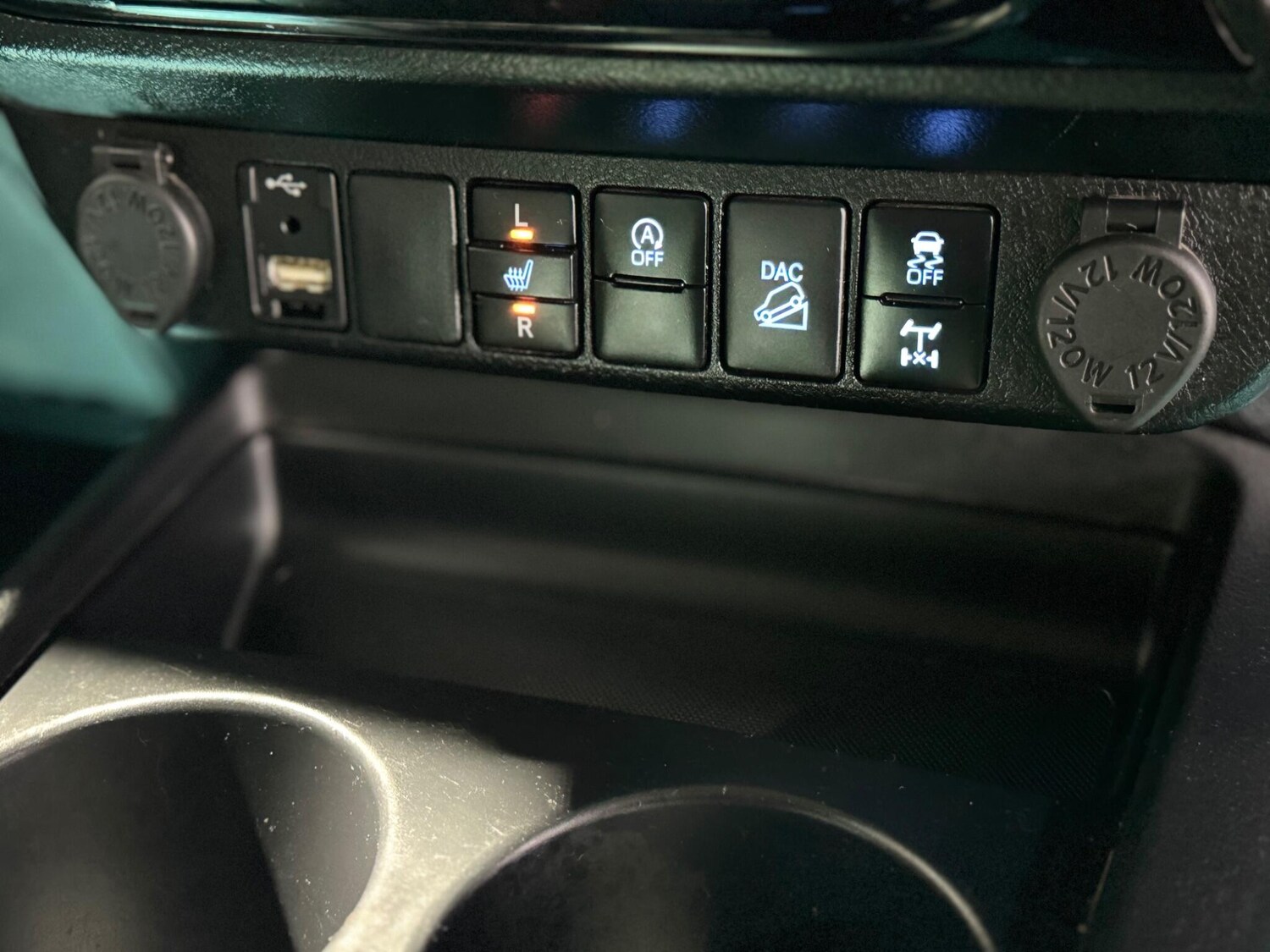 Used Toyota Hilux 2023 for sale - 77386355: Photo 56