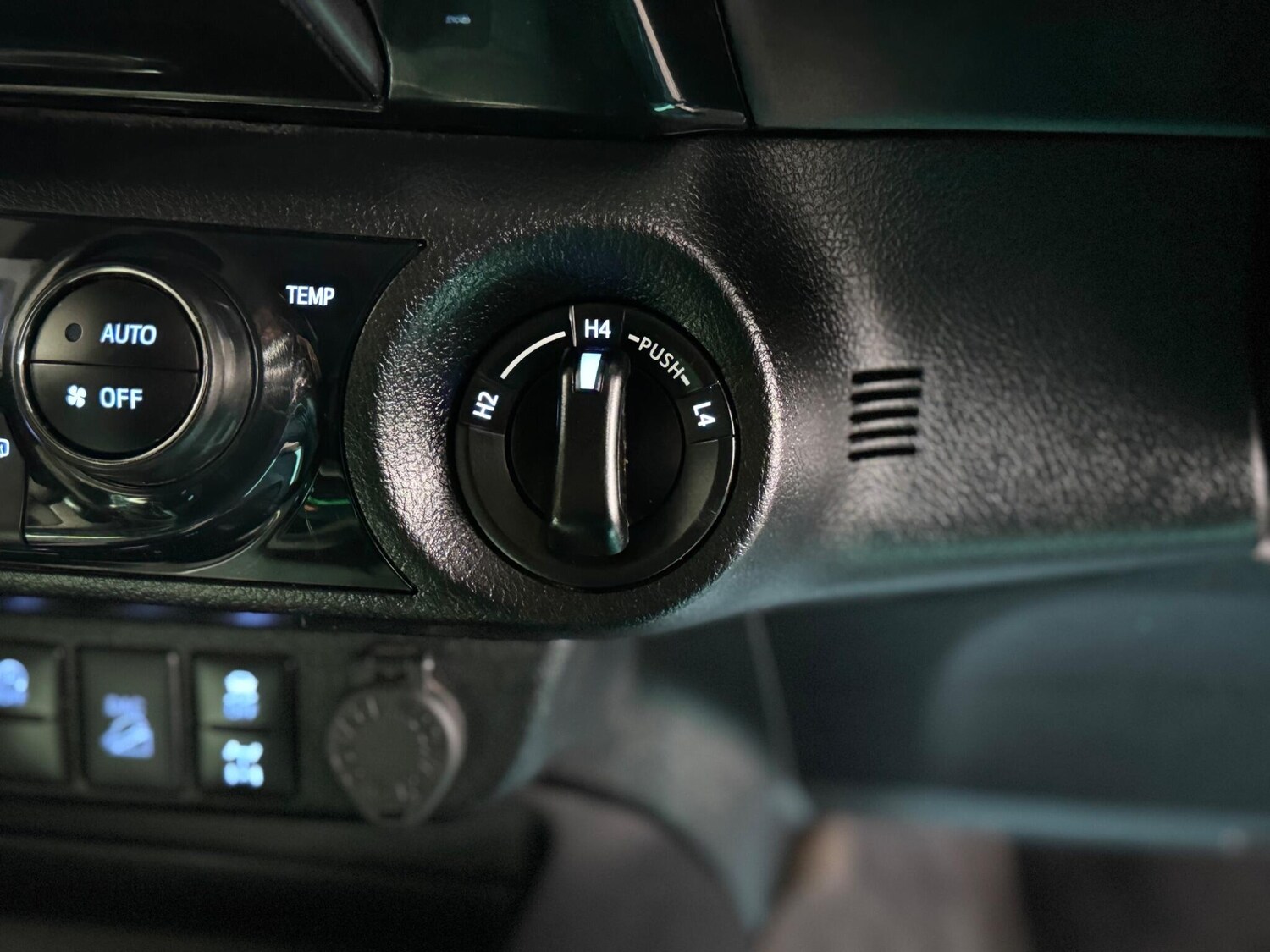 Used Toyota Hilux 2023 for sale - 77386355: Photo 58