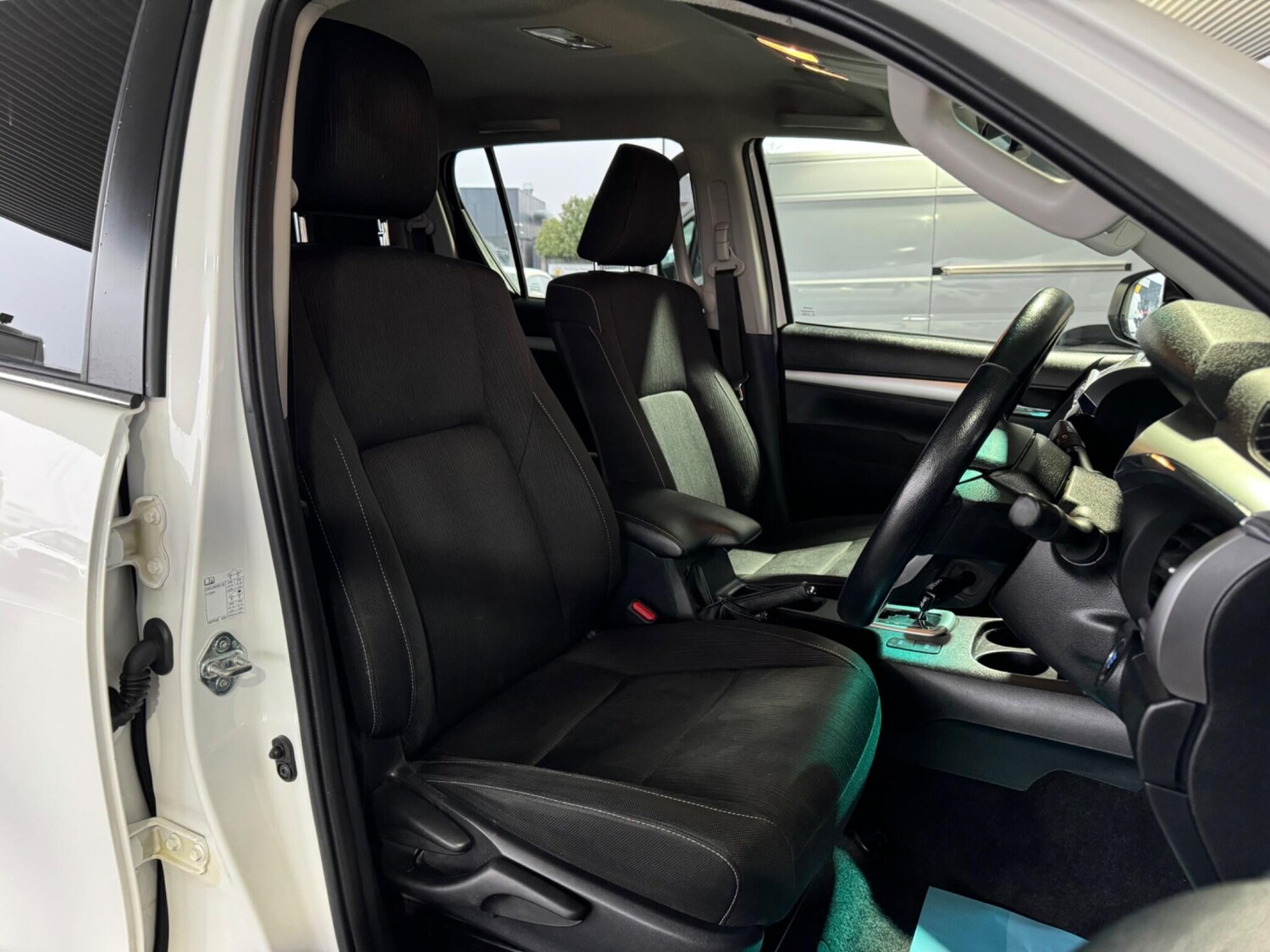 Used Toyota Hilux 2023 for sale - 77386355: Photo 60